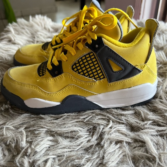 Jordan 4 retro Lightning size 1.5y - Picture 1 of 6